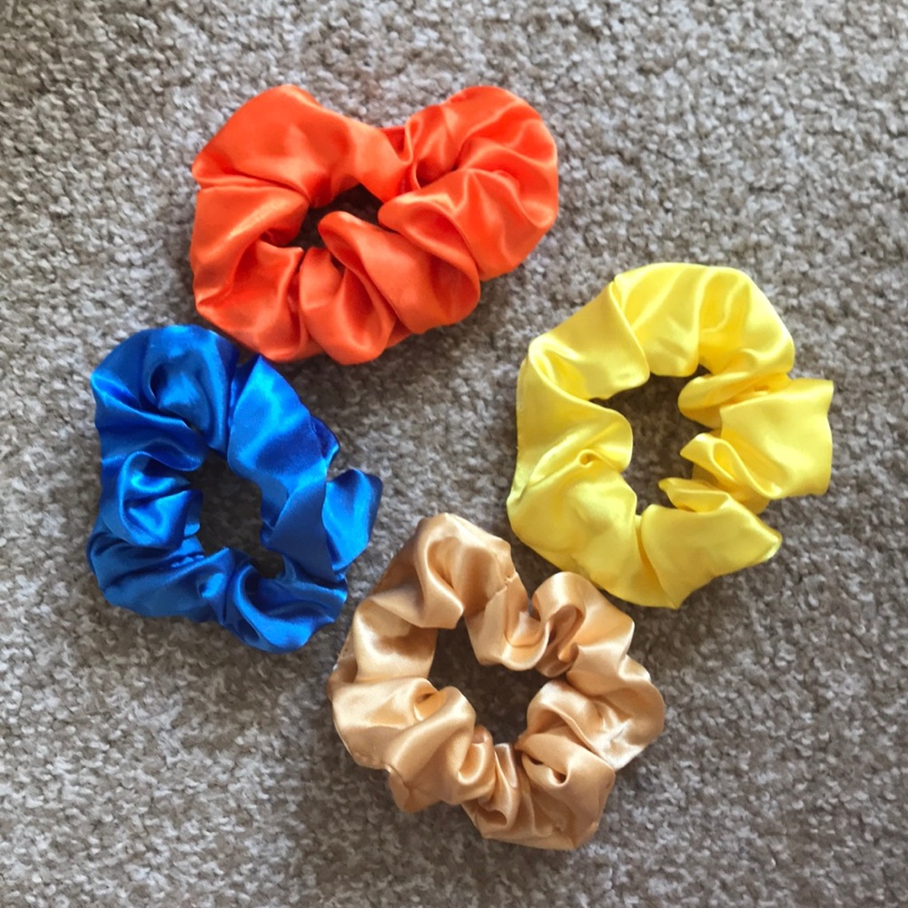 3/35✨ Scrunchies